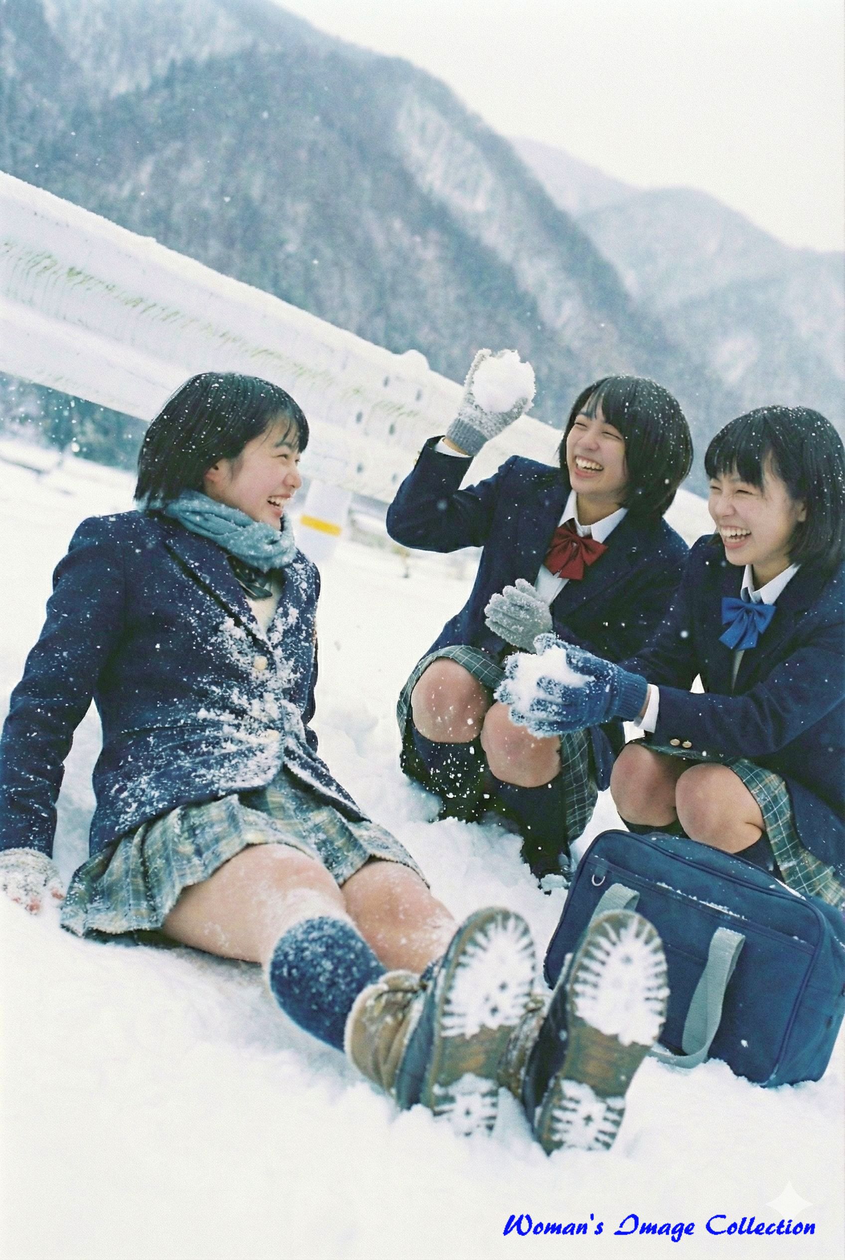 雪の中で遊ぶ日本の女子高生たちのイラスト